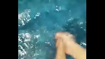 Preview 1 of Xxxx Bhjpuri Vido - Amigo se masturba en la piscina