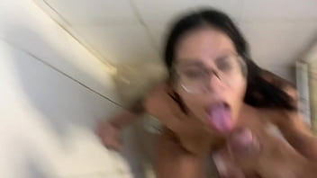 Preview 4 of Jj Ibe - Tomei banho com a mulher do meu amigo e enchi a cara dela de leite
