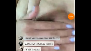 Preview 1 of Megane Scat - Em G&aacute_i 2k1 Show Trong Nh&oacute_m K&iacute_n Chat Sex Zalo