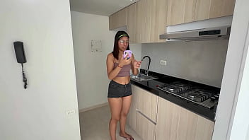 Preview 1 of Antiy Sex Move - Vendedora culona le da una rica follada al chico desconocido por la compra de su casa,  hasta darle toda su leche.