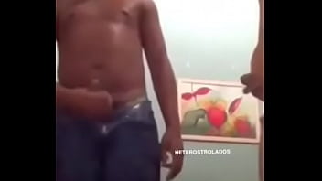 Preview 1 of Nadia Night Club - Amigos h&eacute_teros trocando uma juntos no chat Brasil