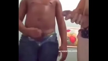Preview 4 of Nadia Night Club - Amigos h&eacute_teros trocando uma juntos no chat Brasil