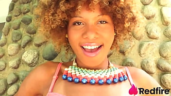 Preview 1 of Xxx Video Amrica - Bombom chamou pirocudo pra chupar sua buceta e foder com for&ccedil_a