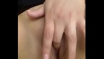 Preview 1 of You To Bi - Se masturba para mi