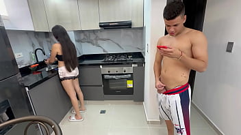 Preview 1 of Big Tits China Teen - Mi hermanastro se masturba en la cocina y me sorprende con su enorme pene,  y termina dandome una rica follada