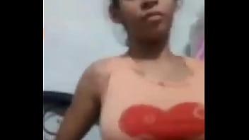 Preview 3 of Shy Innocent Desi - la chica le gusta cambiarse con compa&ntilde_ia