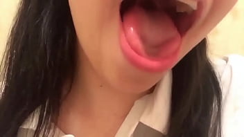 Preview 1 of Valrie Nah - Japanese girl @kamititisokuhou showing crazy tongue skills