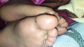 Preview 2 of Chinis Xx - pies de mi prima part.1
