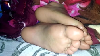 Preview 3 of Chinis Xx - pies de mi prima part.1