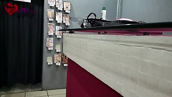 Preview 2 of Fruends Hot Mom - Cristina Almeida no Gloryhole 5 filme 1 com seu marido,  levando rola sem camisinha na buceta,  o macho aproveita e arromba o seu cuzinho e finaliza enchendo sua boca de porra,  o corno &eacute_ xingado por ela enquanto filma.