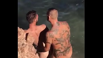 Preview 3 of Mom Catch Boy Fuck - Pillado con mi tio en el mar