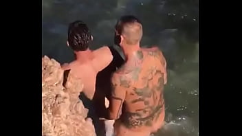 Preview 4 of Mom Catch Boy Fuck - Pillado con mi tio en el mar