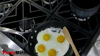 Preview 1 of Naruto Hisap Memek Sakura - - Cooking Eggs for My stepSon&#039_s Cock