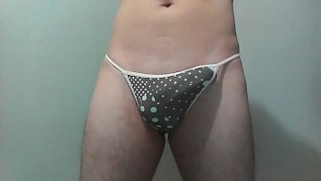 Preview 1 of Sri Lanka Free Sex Video - Casado Ativo com a Calcinha Fio Rosa de Lacinho da Esposa Batendo Punheta e Gozando