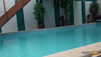 Preview 1 of Katanxxxvideo - HUNT4K. Aventures sexuelles dans une piscine priv&eacute_e