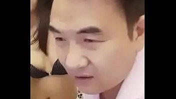 Preview 1 of Dimples Romana Pussy Pinay - 大叔真会玩找来年轻一点的妹子双人秀 互摸口交舔硬后再沙发上骑乘 很是诱惑喜欢不要错过
