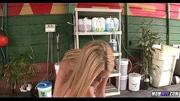 Preview 4 of Folm Sex - Nice MILF at the carwash