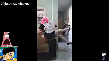 Preview 1 of Glam Milf - Chico bailando con vestido de maid