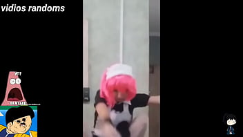 Preview 4 of Glam Milf - Chico bailando con vestido de maid
