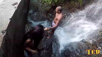 Preview 1 of Emo Ally - Shayenne Samara - Nego Catra - aprontando na Cachoeira e Binho Ted filmando