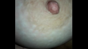 Preview 1 of Sexy Body Gls - CHUPANDO LOS TETONES DE MI PUTITA
