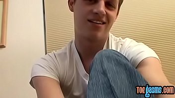 Preview 2 of Teen Patti With Mom - Blond Ayden James sucking toes solo and fucking fleshlight