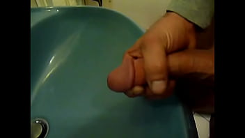 Preview 2 of Repe Sexy Video - Ins waschbecken gespritzt