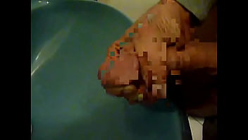 Preview 4 of Repe Sexy Video - Ins waschbecken gespritzt