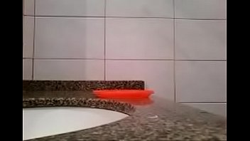 Preview 1 of Sex Gang In Bathroom - Punheta no Trabalho (Gozada dupla)