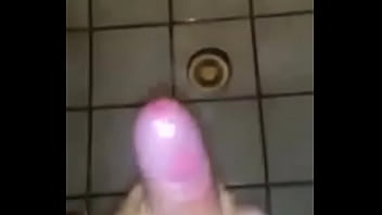 Preview 2 of Teen Muster - Meu amigo hetero punhetou e mandou pra mim por engano