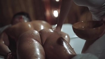 Preview 1 of Movie 1995 - Massage Rooms Sexy MILF with huge natural tits gives oily titwank