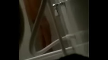 Preview 4 of Facking Garil - Esposa nua lavando a buceta