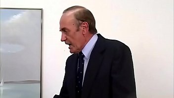 Preview 1 of Fresh Hymen - La conversation entre les secr&eacute_taires a presque le r&eacute_sultat final,  mais elles n&#039_auraient pas ce travail sans Plan-B (comme fuck - anal inclusif)
