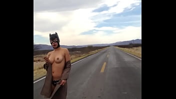 Preview 2 of Knees Hot Pron - Semidesnuda por la carretera