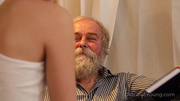 Preview 1 of Sari Pora Boudi Sex - Old Goes Young - Cutie comes for a photo and an orgasm
