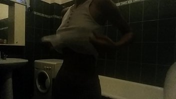 Preview 1 of Travesti Orgazm - pussy fingered in a friend bath