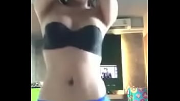 Preview 2 of Dubai Boobes Helthy - Hermana bailando