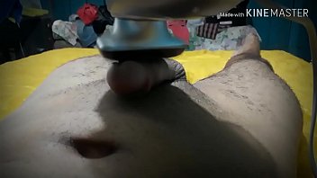 Preview 2 of Desi Xx Download - Novinho gozando com massageador