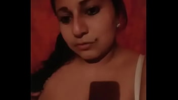 Preview 1 of Sexxdesi In Hindi - Mamando sus pechos