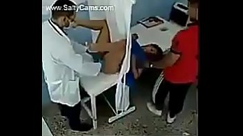 Preview 2 of Ebony Lesbian Squirt 2018 - safada recebe oral de ginecologista e gado segura a mao dela dando