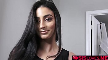 Preview 1 of Seachsleepin Grls - Jasmine Vega asked for stepbros help but she need to be naked!