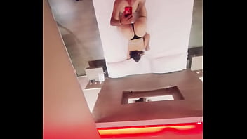 Preview 2 of Aliena Croft - A ella no le importa serle infiel a su marido