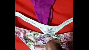 Preview 1 of Karlee News - 3 calzoncitos de mi madre dejandole un regalito