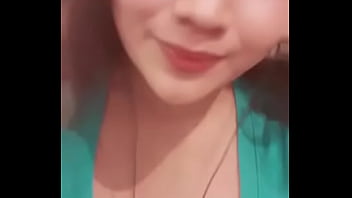 Preview 1 of Gymnastic Karne Wala X - Chica se baja la Playera para sacarse los pechos