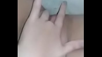 Preview 4 of Dp Mofos - novinha masturbando com chuva para n&atilde_o acordar os pais