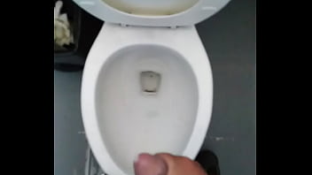 Preview 3 of Canl Kll Porno - Dotado sacando la leche