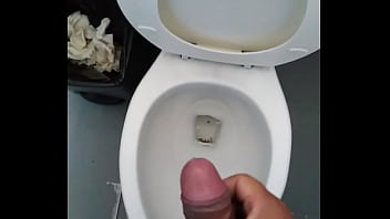 Preview 4 of Canl Kll Porno - Dotado sacando la leche
