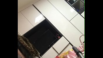 Preview 2 of Asian Upskirt Teen - g&aacute_i h&agrave_n xinh xăm show