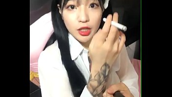 Preview 4 of Asian Upskirt Teen - g&aacute_i h&agrave_n xinh xăm show