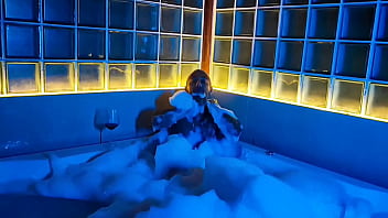 Preview 3 of Master Sissification - VEM FUDER COMIGO NESSA BANHEIRA DE ESPUMA
